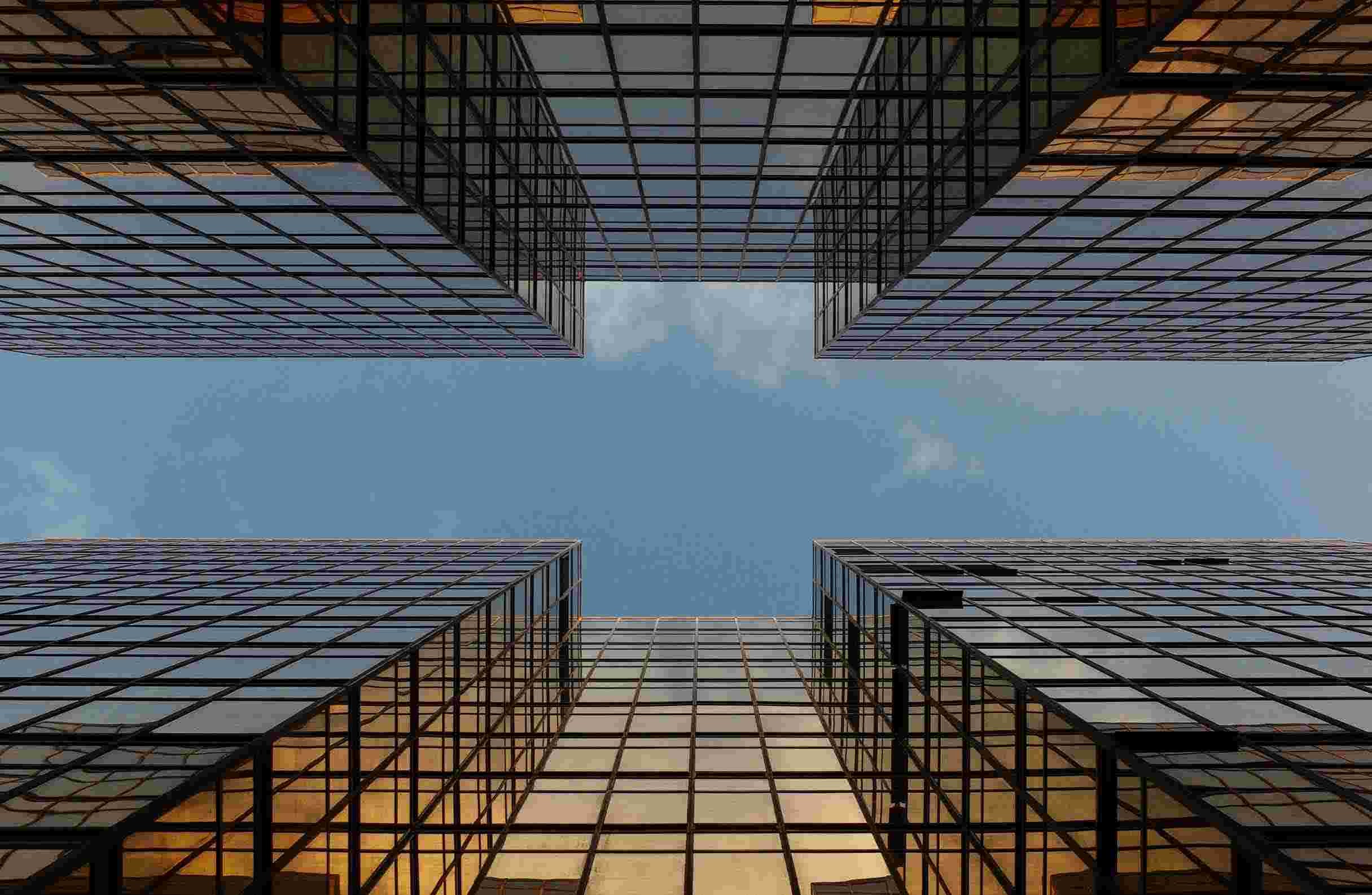 Memperkemas Pengurusan Inventori dengan Pelekat RFID UHF: Meningkatkan Operasi Runcit