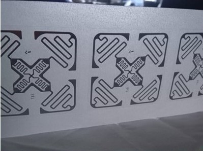 Label RFID UHF Kertas Monza 4E 860-960Mhz untuk pencetak Termal